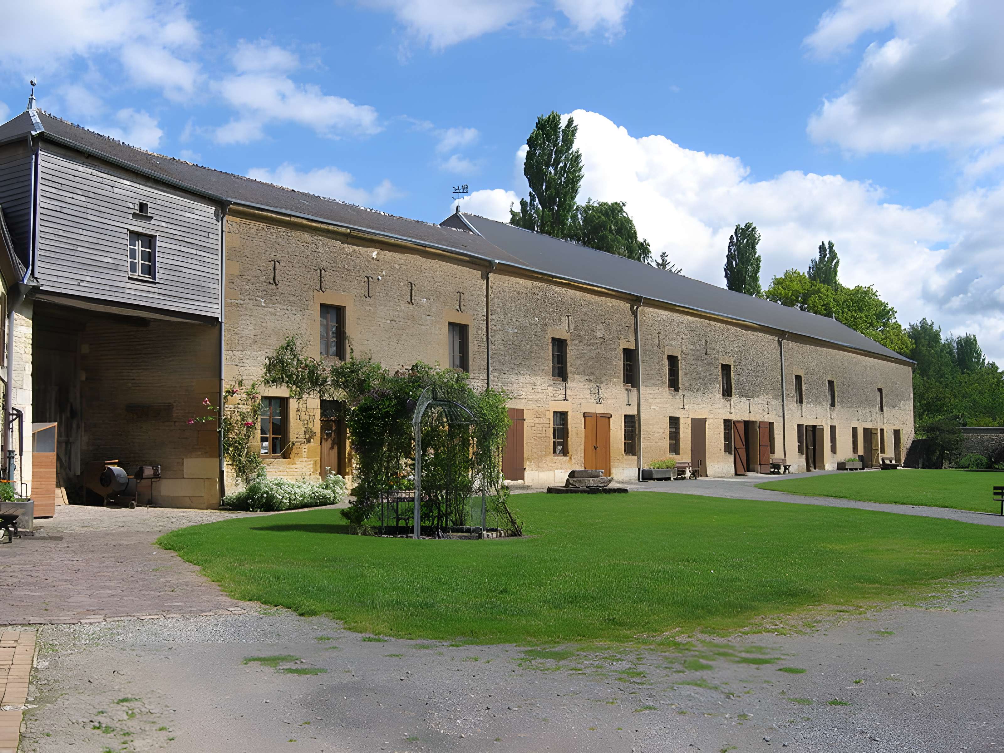 Relais de poste à chevaux à Launois-sur-Vence