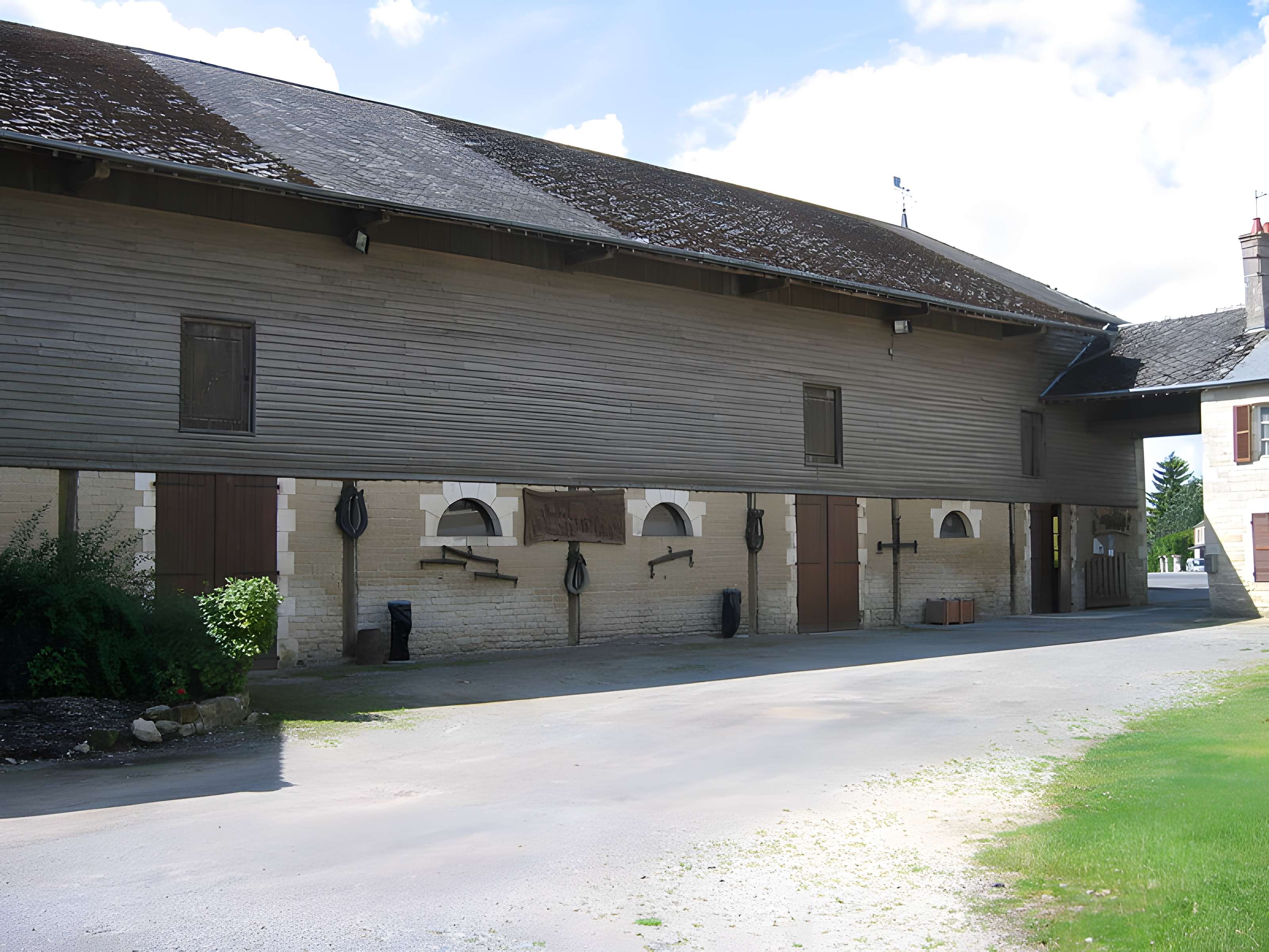 Relais de poste à chevaux à Launois-sur-Vence