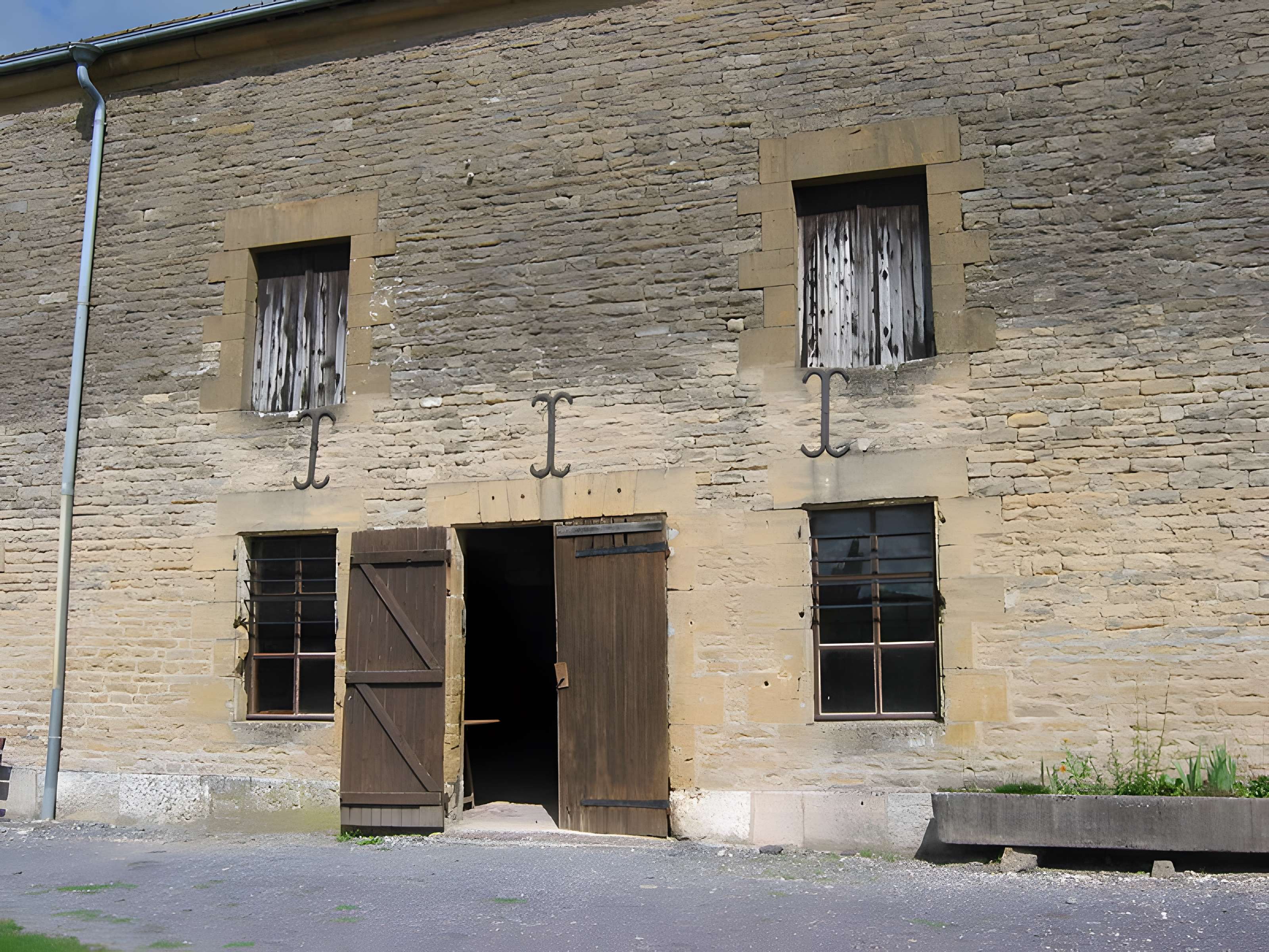 Relais de poste à chevaux à Launois-sur-Vence