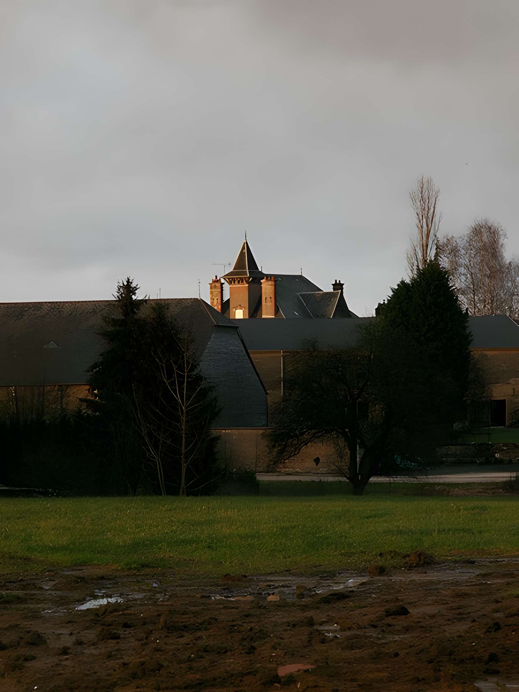 Relais de poste à chevaux à Launois-sur-Vence
