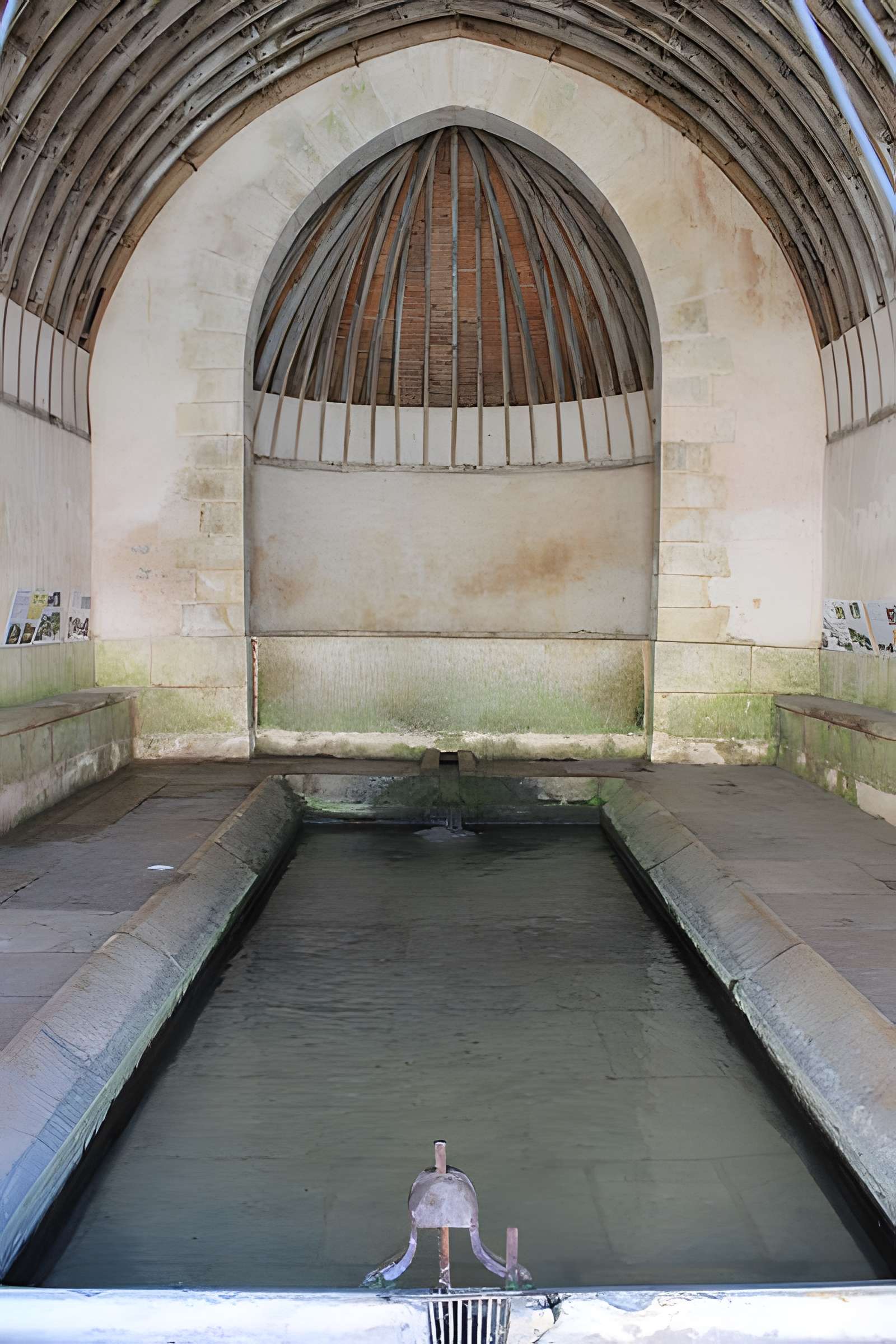 Lavoir de Druyes-les-Belles-Fontaines