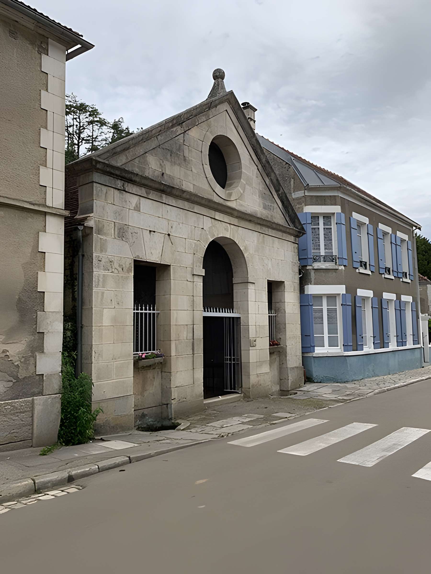 Lavoir de Druyes-les-Belles-Fontaines