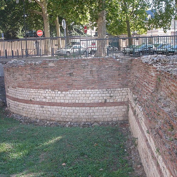 Photo de Tour des Hauts-Murats et vestiges de remparts gallo-romains attenants