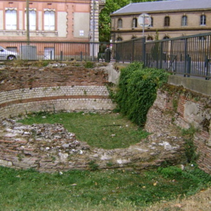 Photo de Tour des Hauts-Murats et vestiges de remparts gallo-romains attenants