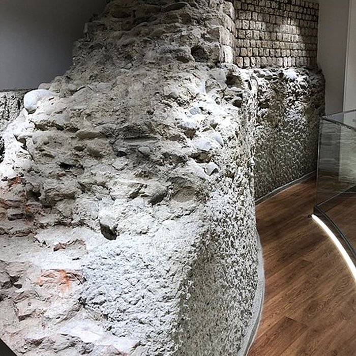 Photo de Tour des Hauts-Murats et vestiges de remparts gallo-romains attenants