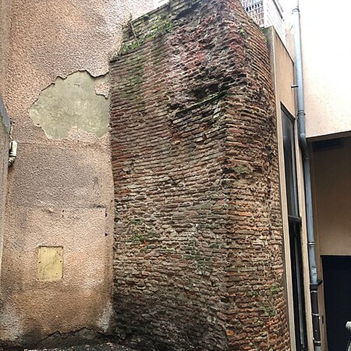 Photo de Tour des Hauts-Murats et vestiges de remparts gallo-romains attenants