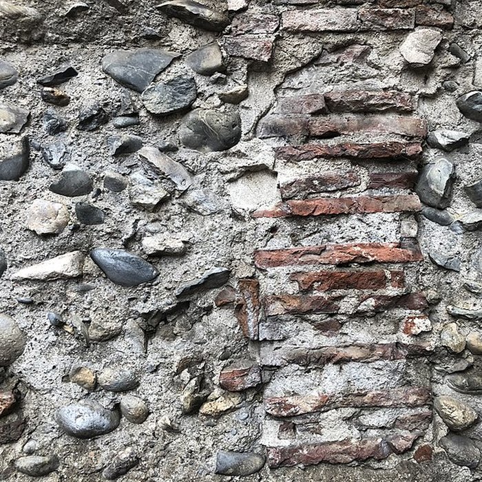 Photo de Tour des Hauts-Murats et vestiges de remparts gallo-romains attenants