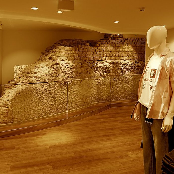 Photo de Tour des Hauts-Murats et vestiges de remparts gallo-romains attenants