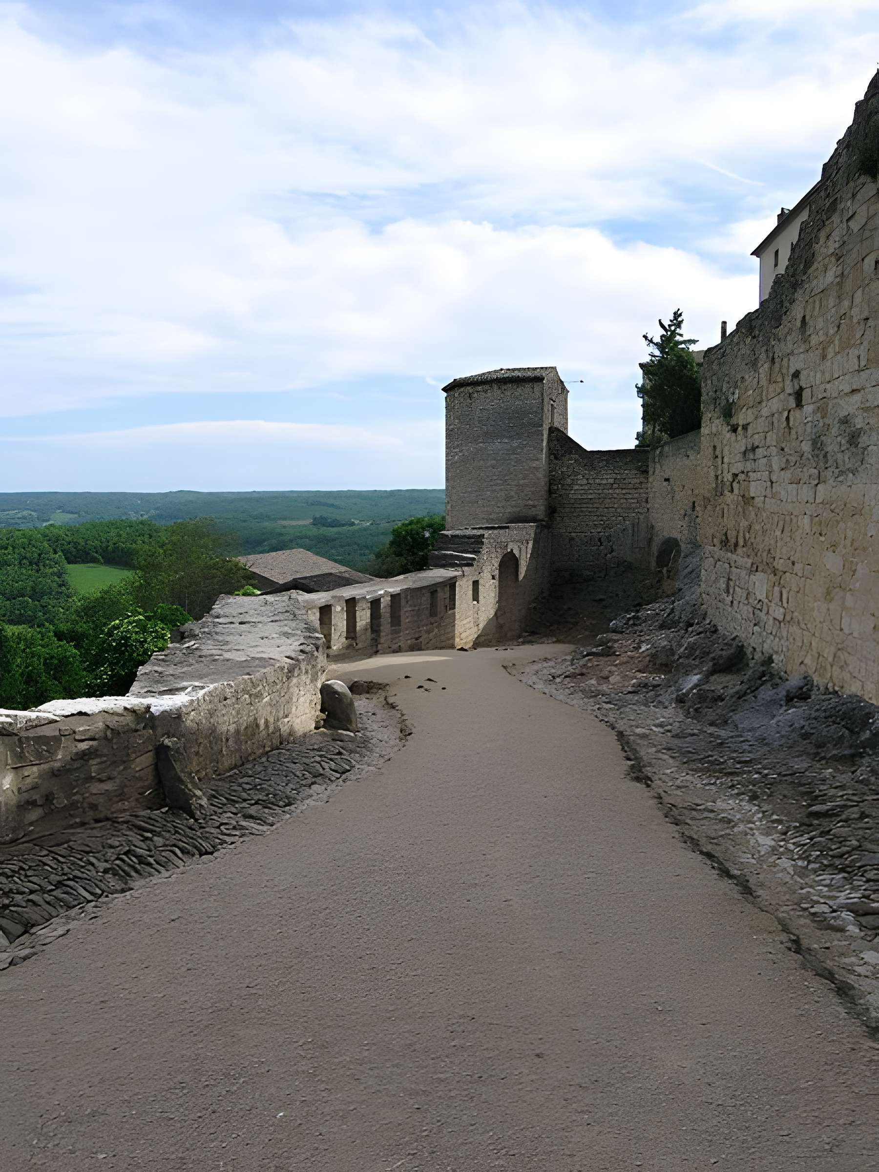 Remparts de Puycelsi