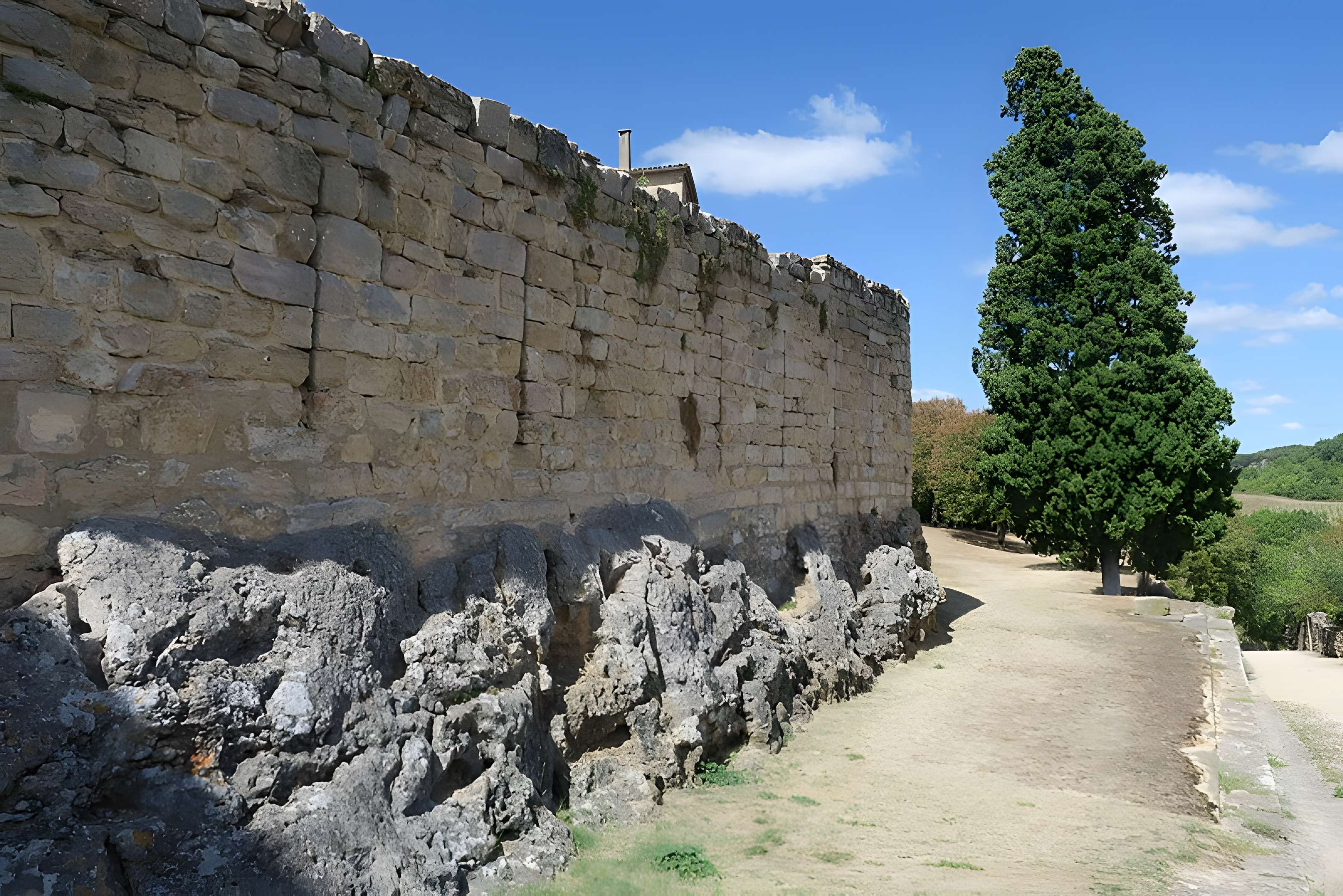Remparts de Puycelsi