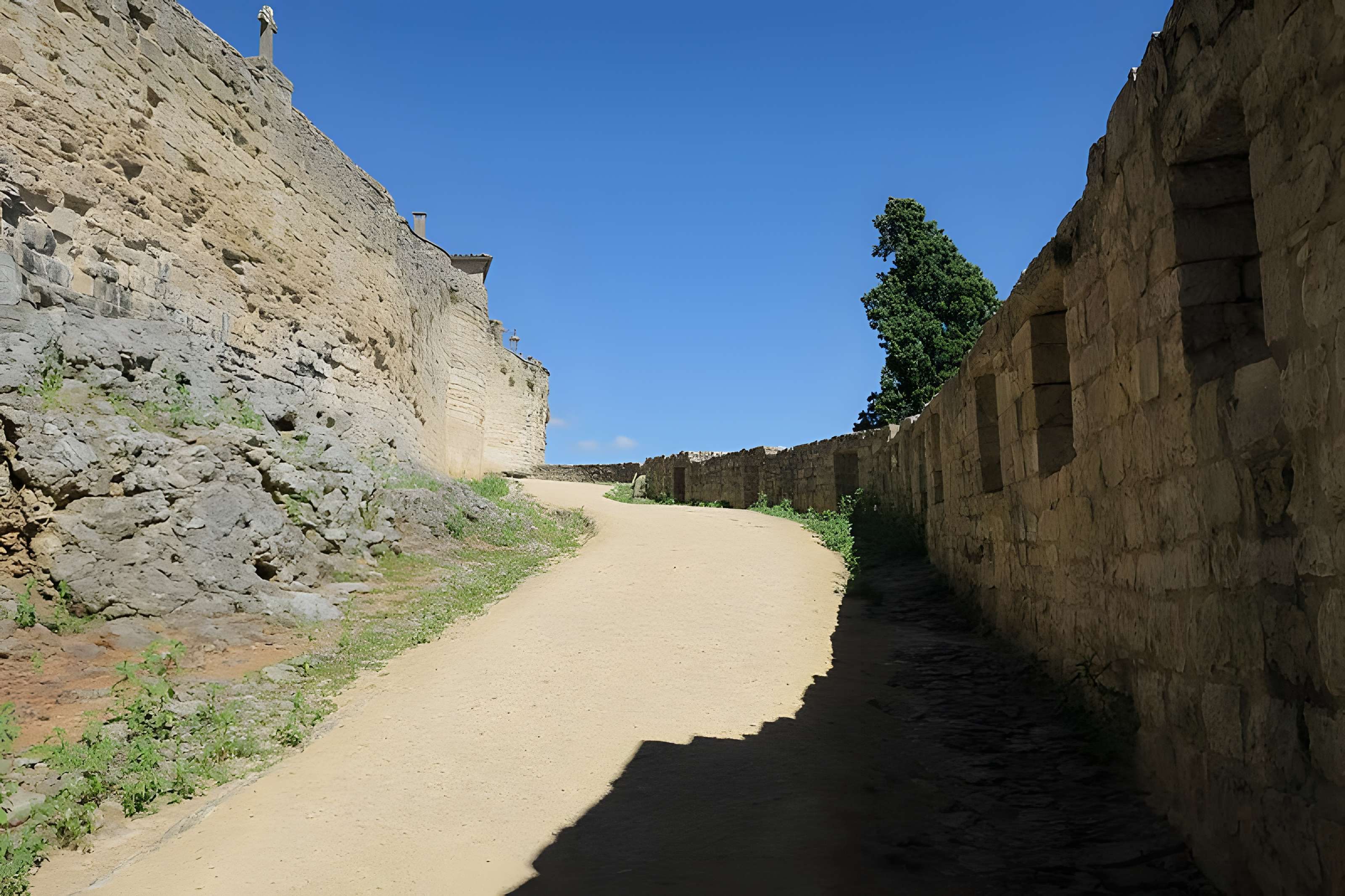 Remparts de Puycelsi