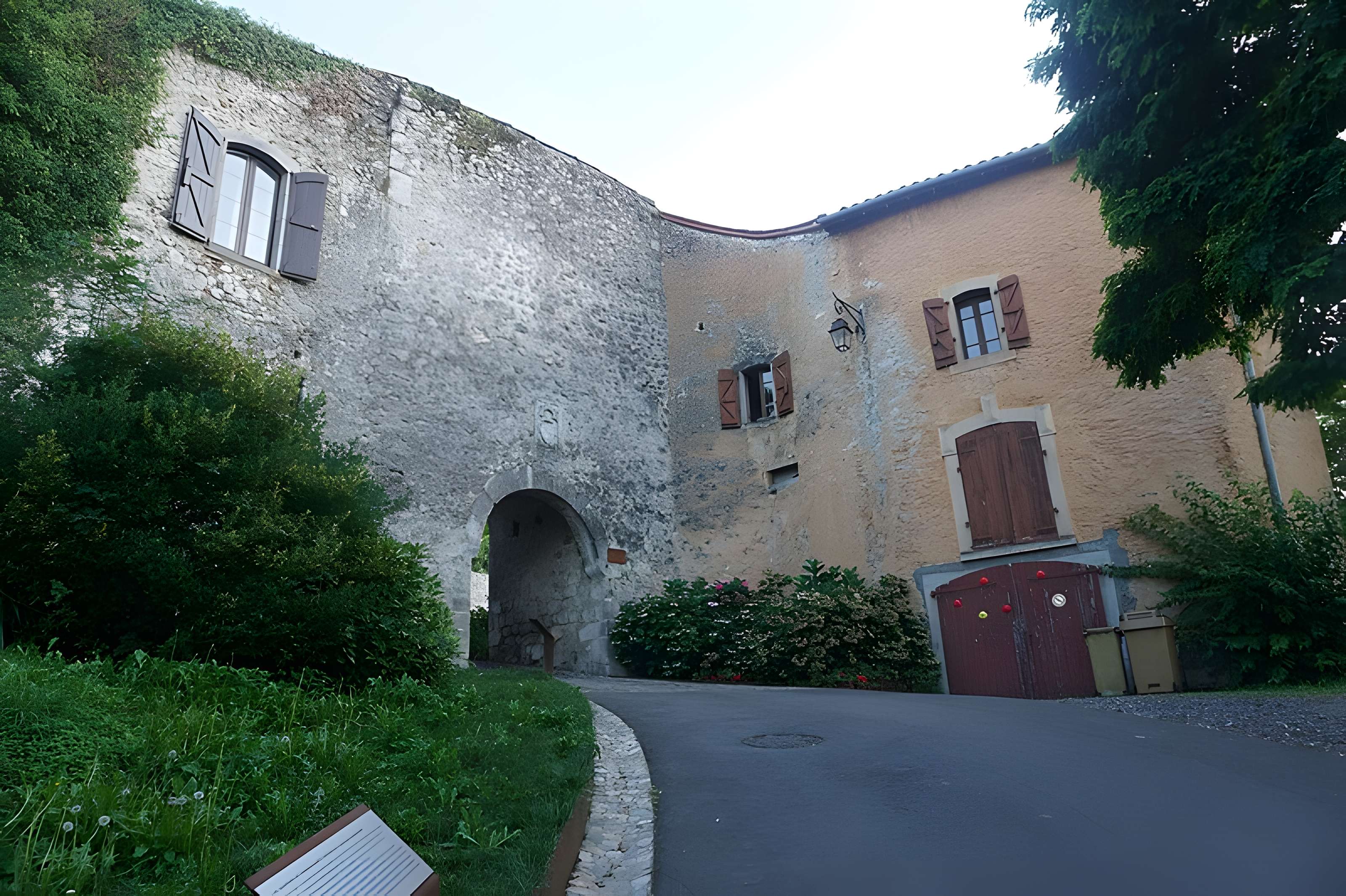 Enceinte de la ville haute de Saint-Bertrand-de-Comminges