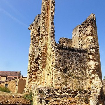 Restes de la tour de Saint-Alvere