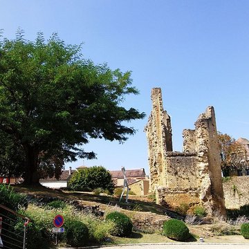 Restes de la tour de Saint-Alvere