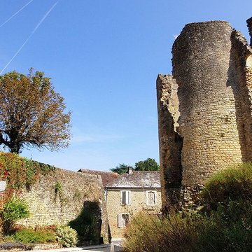 Restes de la tour de Saint-Alvere