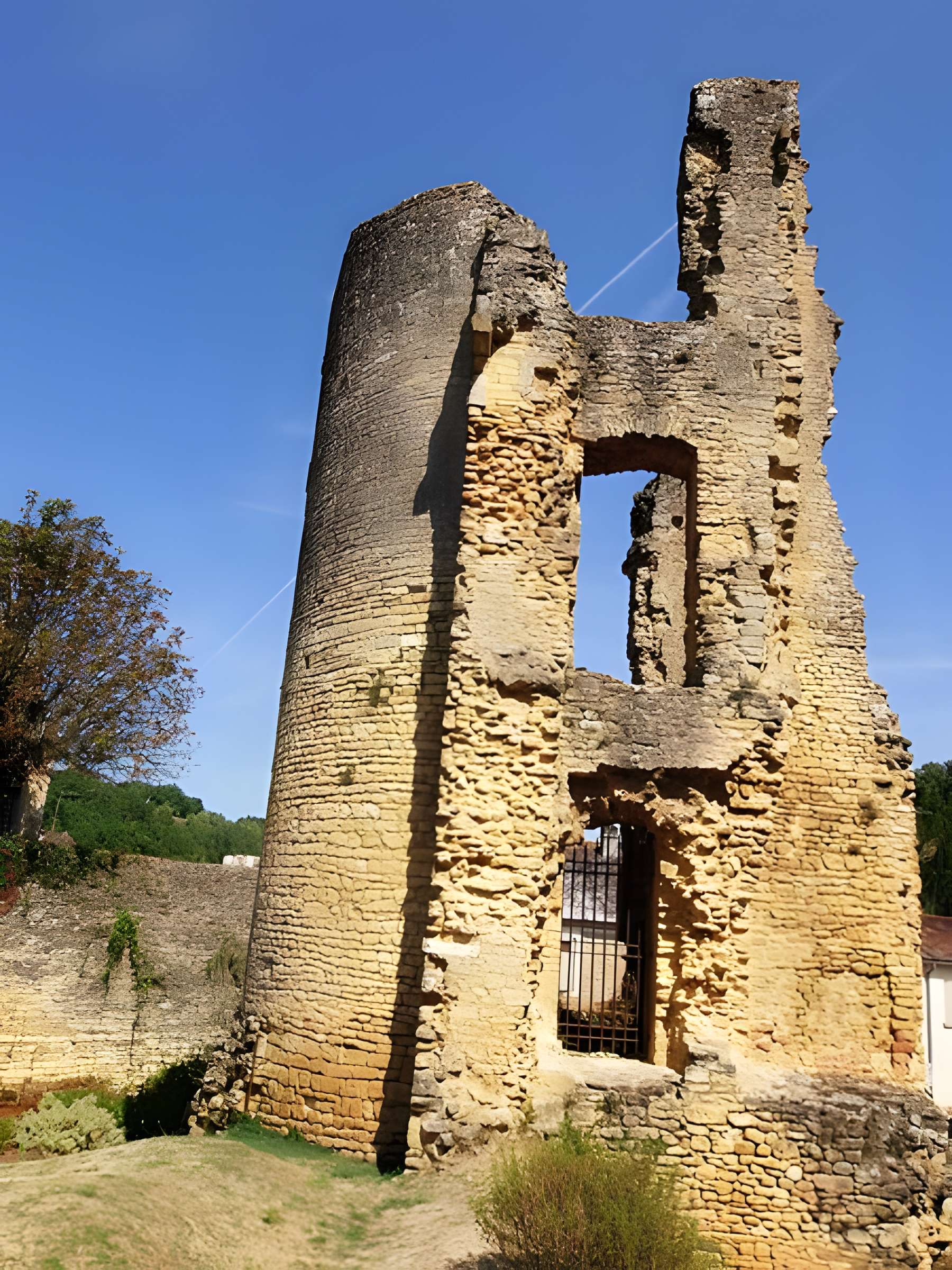 Restes de la tour de Saint-Alvere