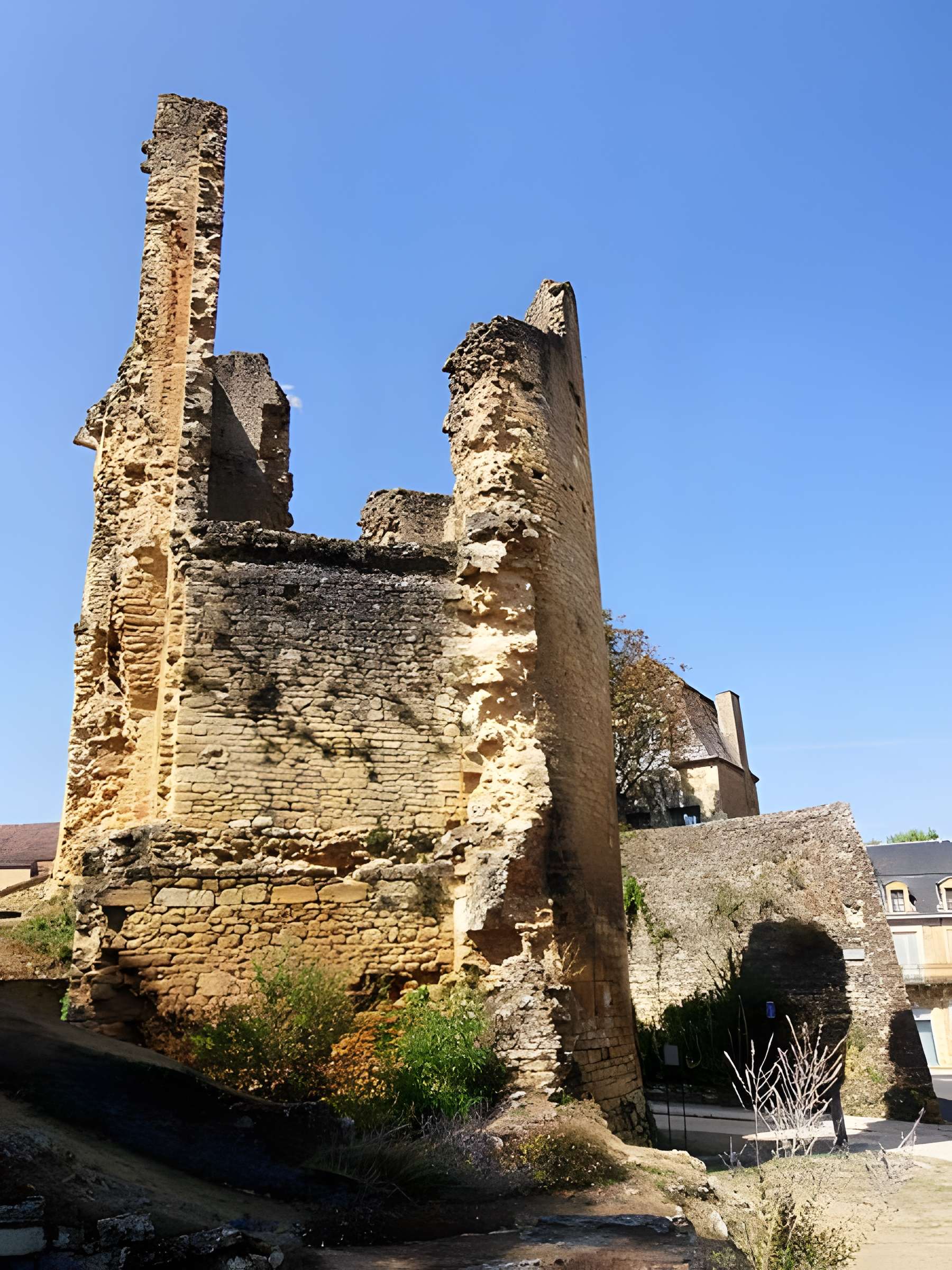 Restes de la tour de Saint-Alvere