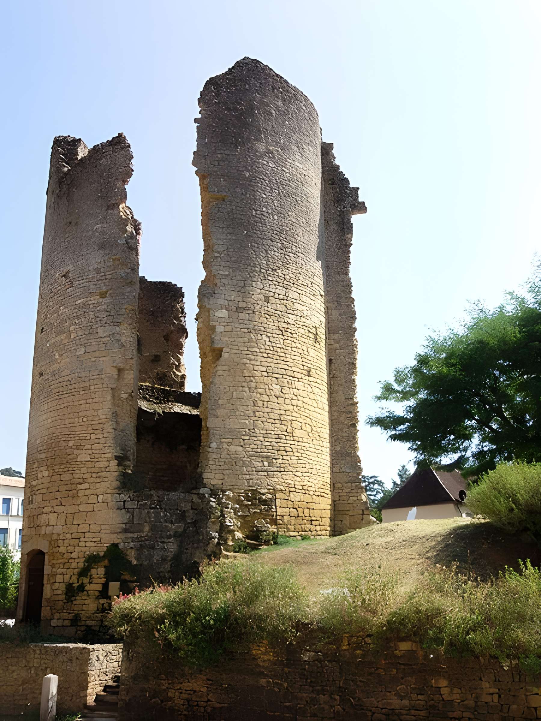 Restes de la tour de Saint-Alvere