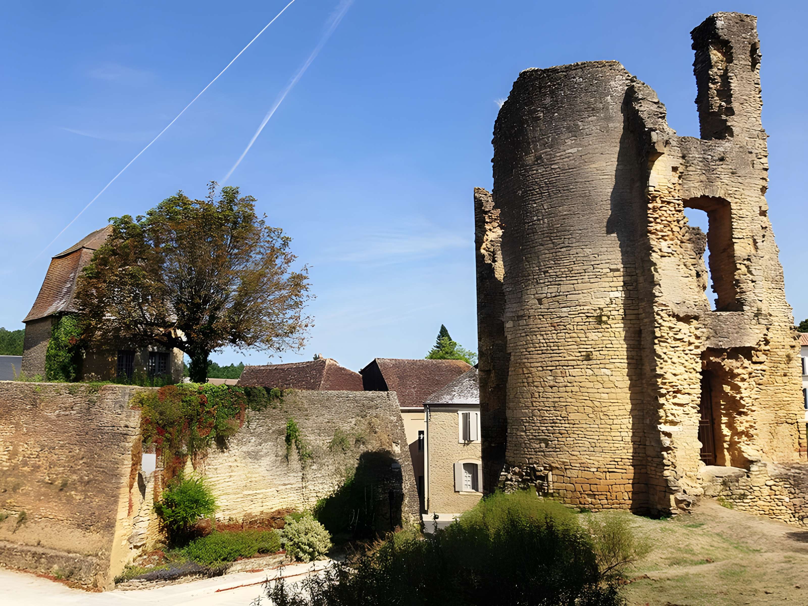 Restes de la tour de Saint-Alvere