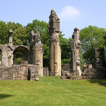 Ruine de la collégiale Saint-Germain à Montfaucon-dArgonne