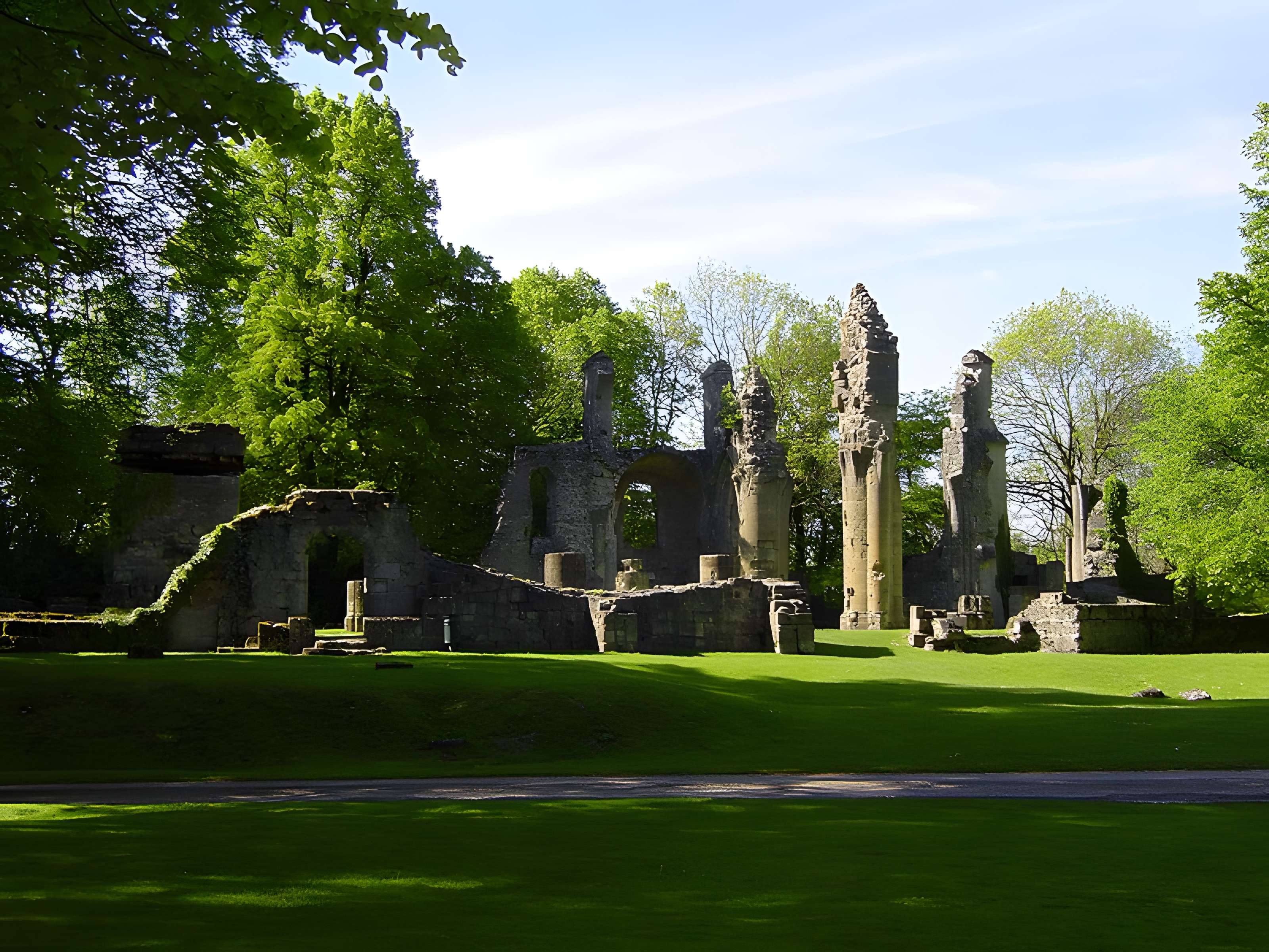 Ruine de la collégiale Saint-Germain à Montfaucon-d'Argonne