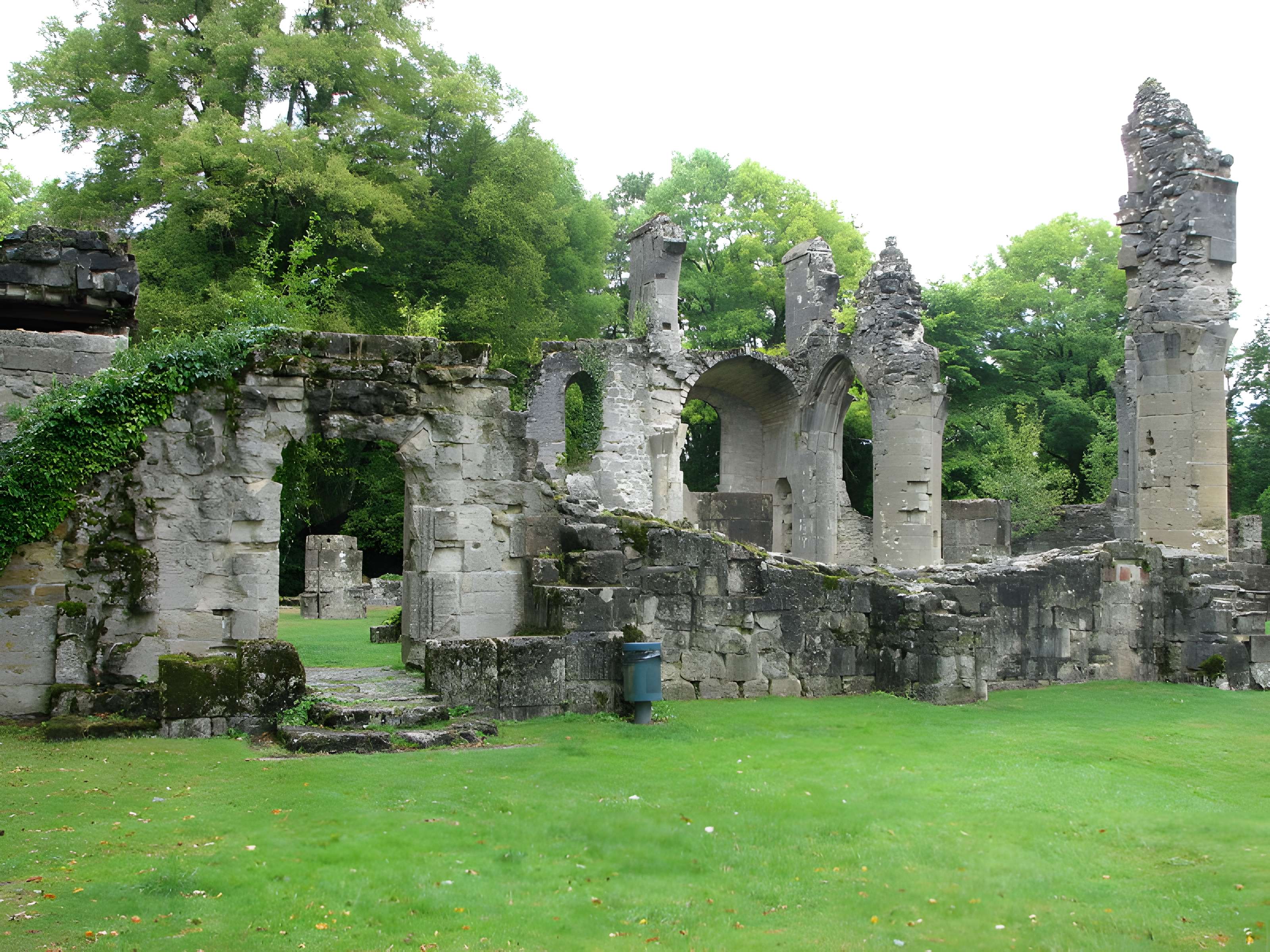 Ruine de la collégiale Saint-Germain à Montfaucon-d'Argonne