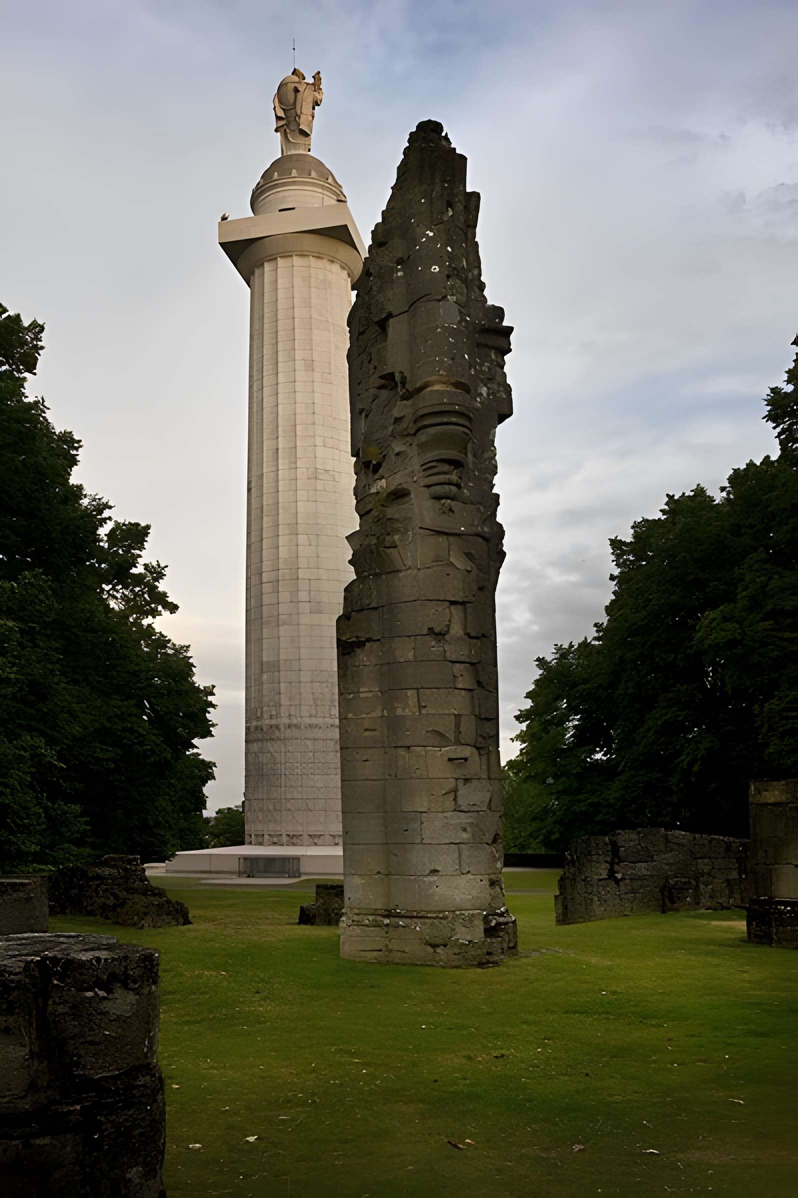 Ruine de la collégiale Saint-Germain à Montfaucon-d'Argonne