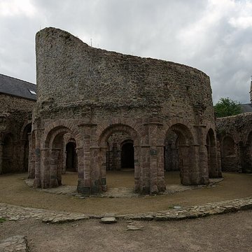 Ruines de la rotonde dite Temple de Lanleff