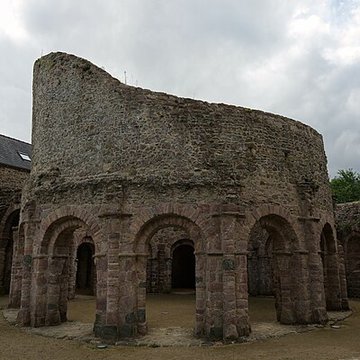 Ruines de la rotonde dite Temple de Lanleff