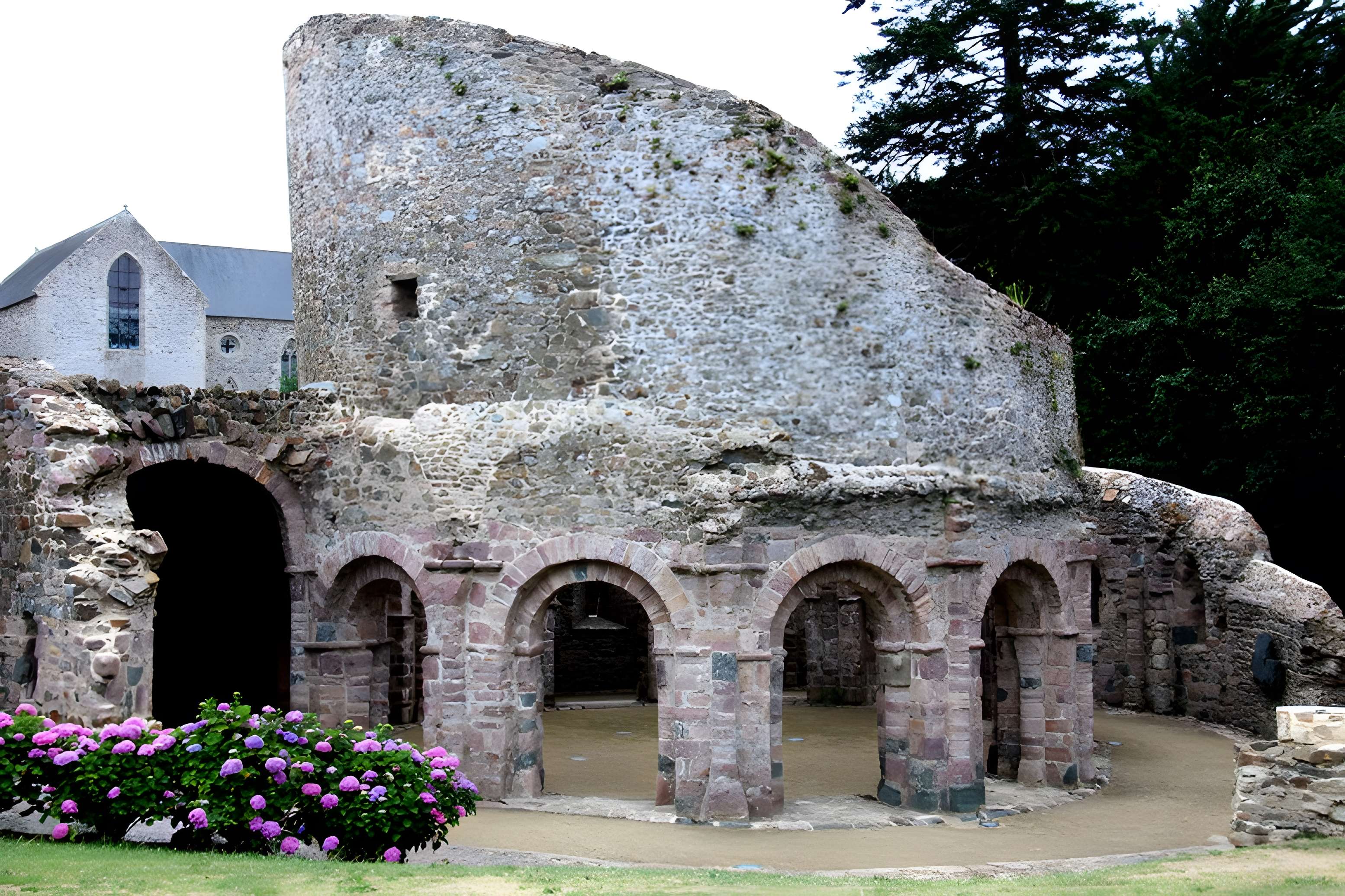 Ruines de la rotonde de Lanleff 