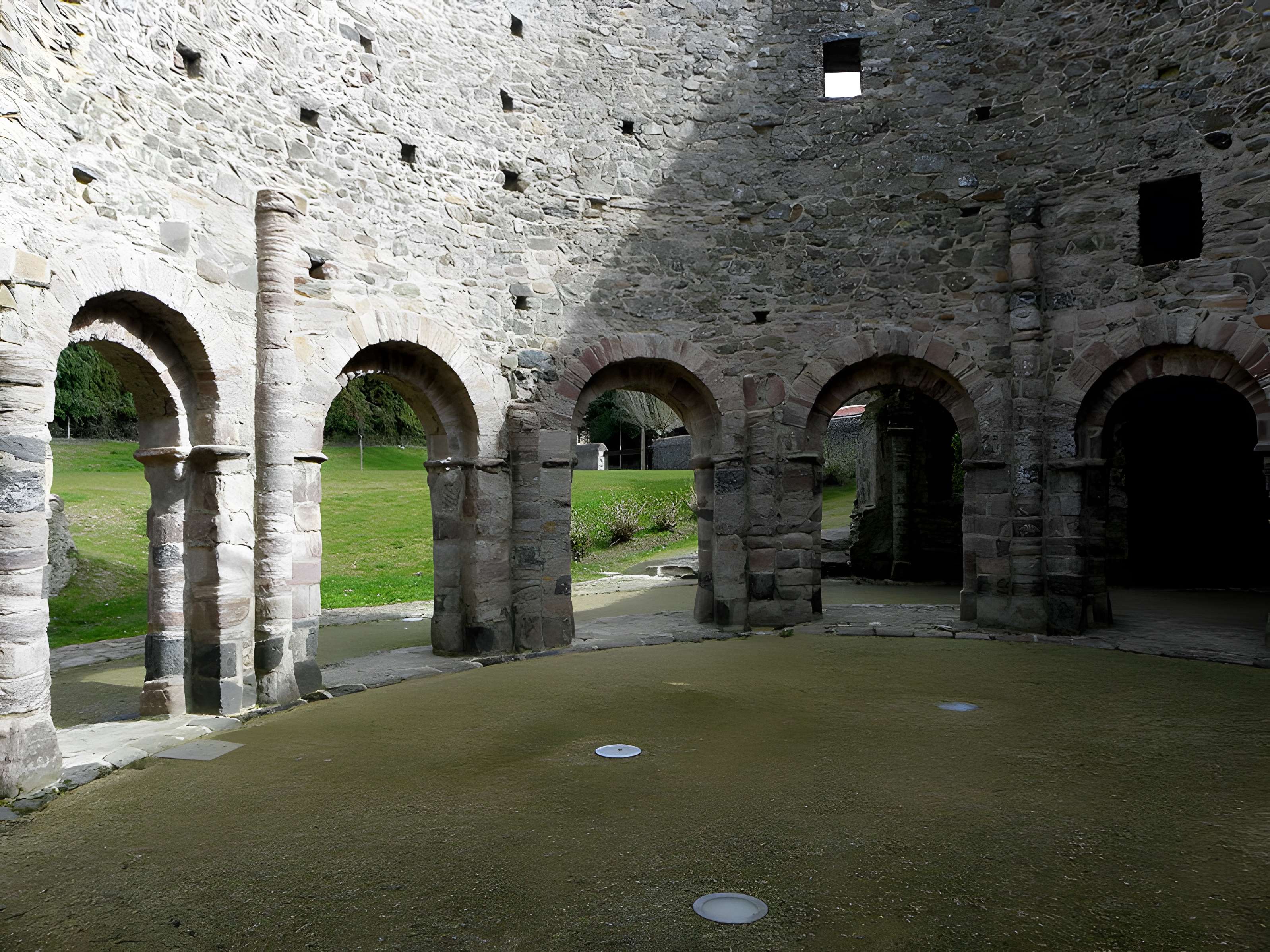 Ruines de la rotonde dite Temple de Lanleff