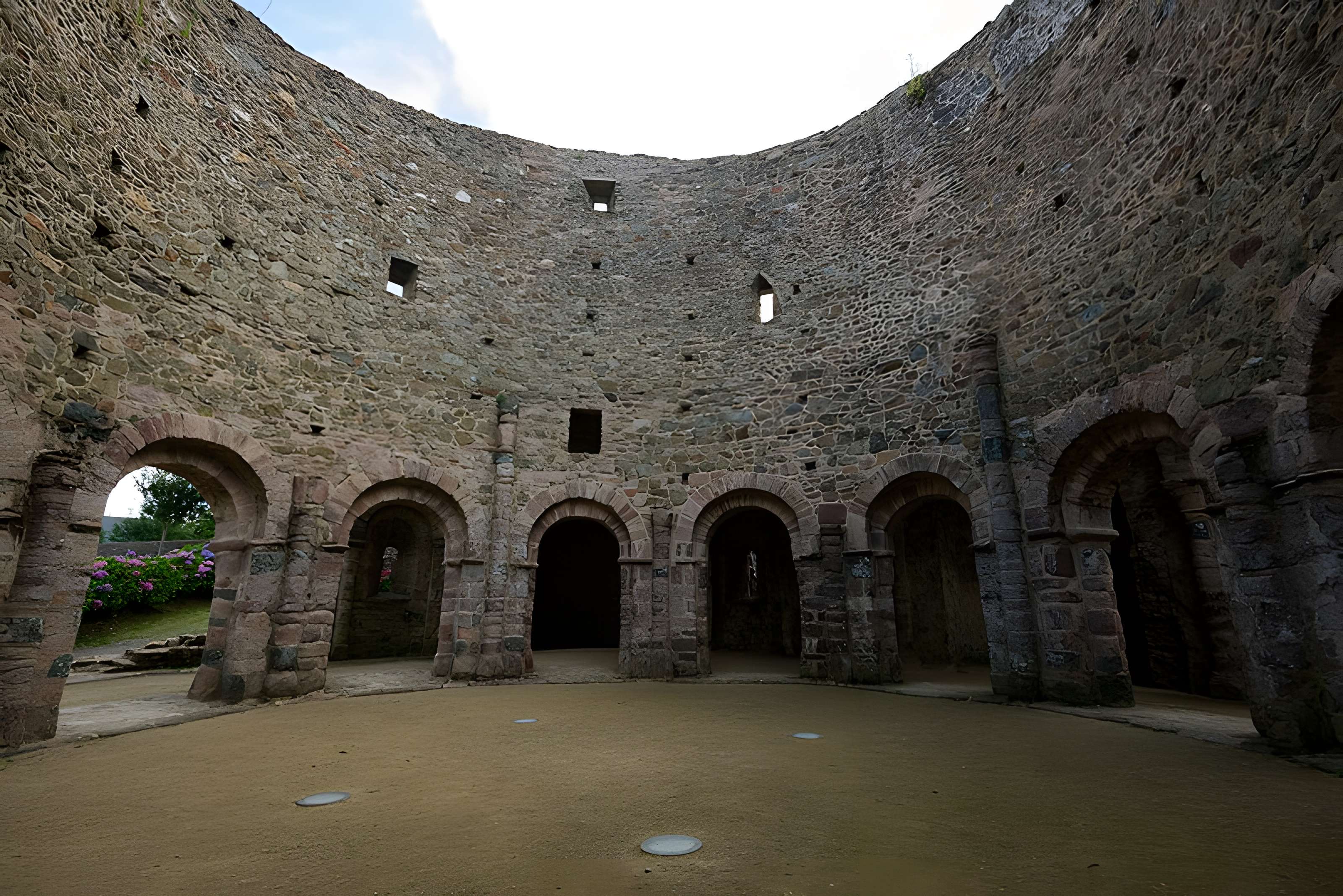 Ruines de la rotonde dite Temple de Lanleff