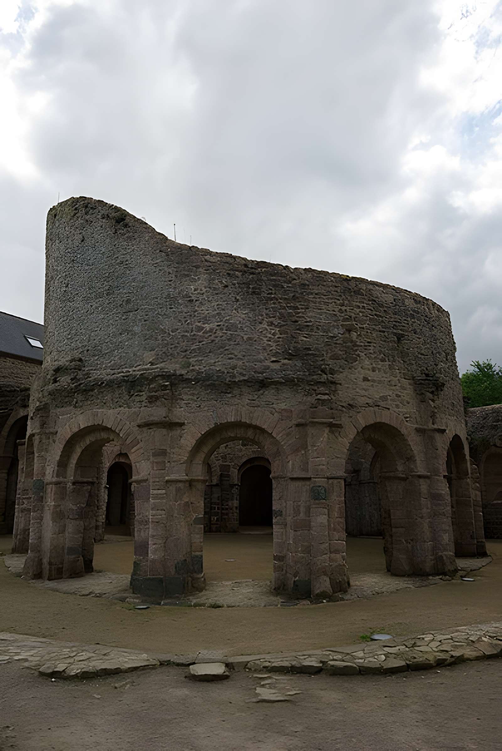 Ruines de la rotonde dite Temple de Lanleff