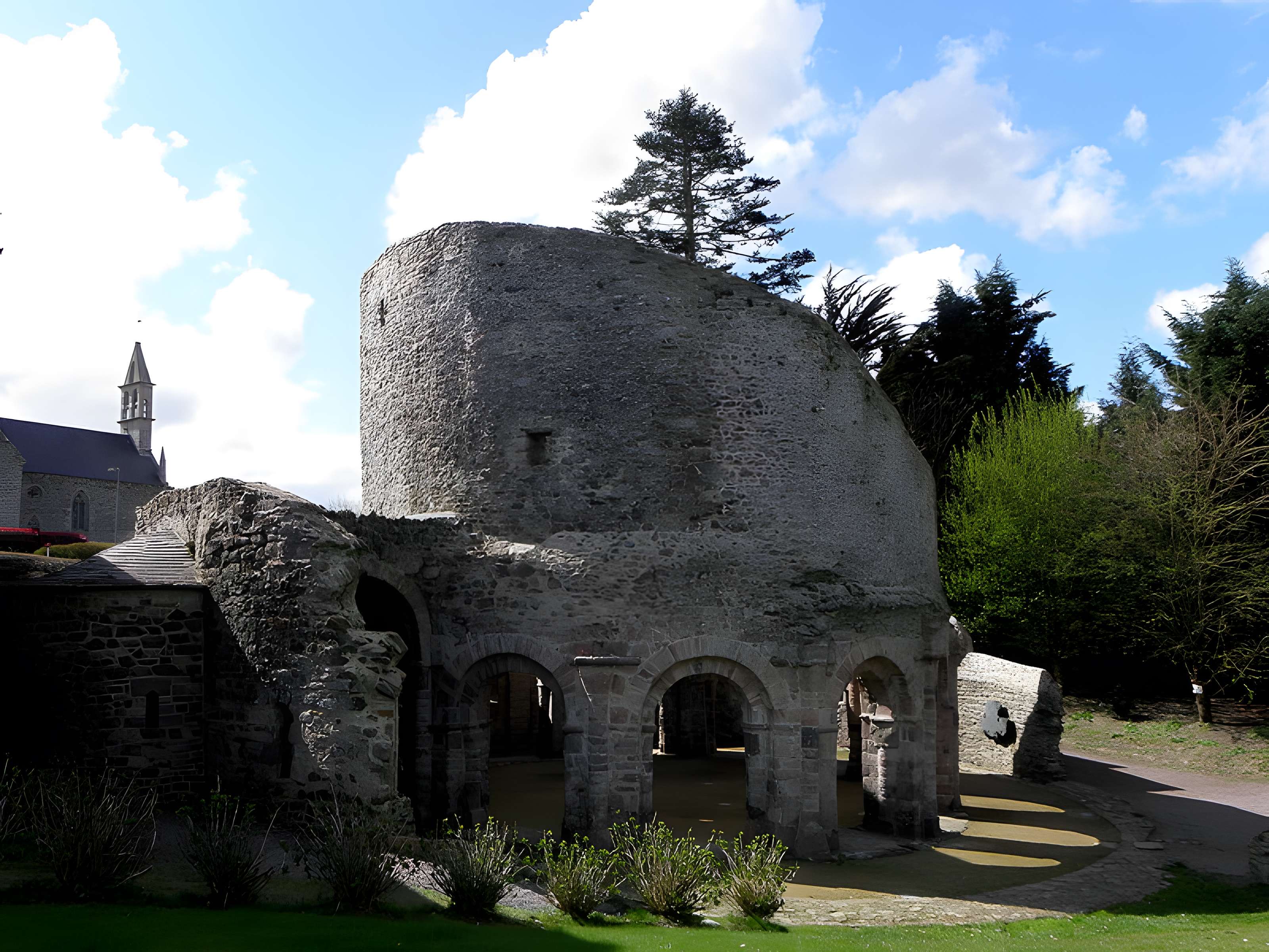Ruines de la rotonde dite Temple de Lanleff
