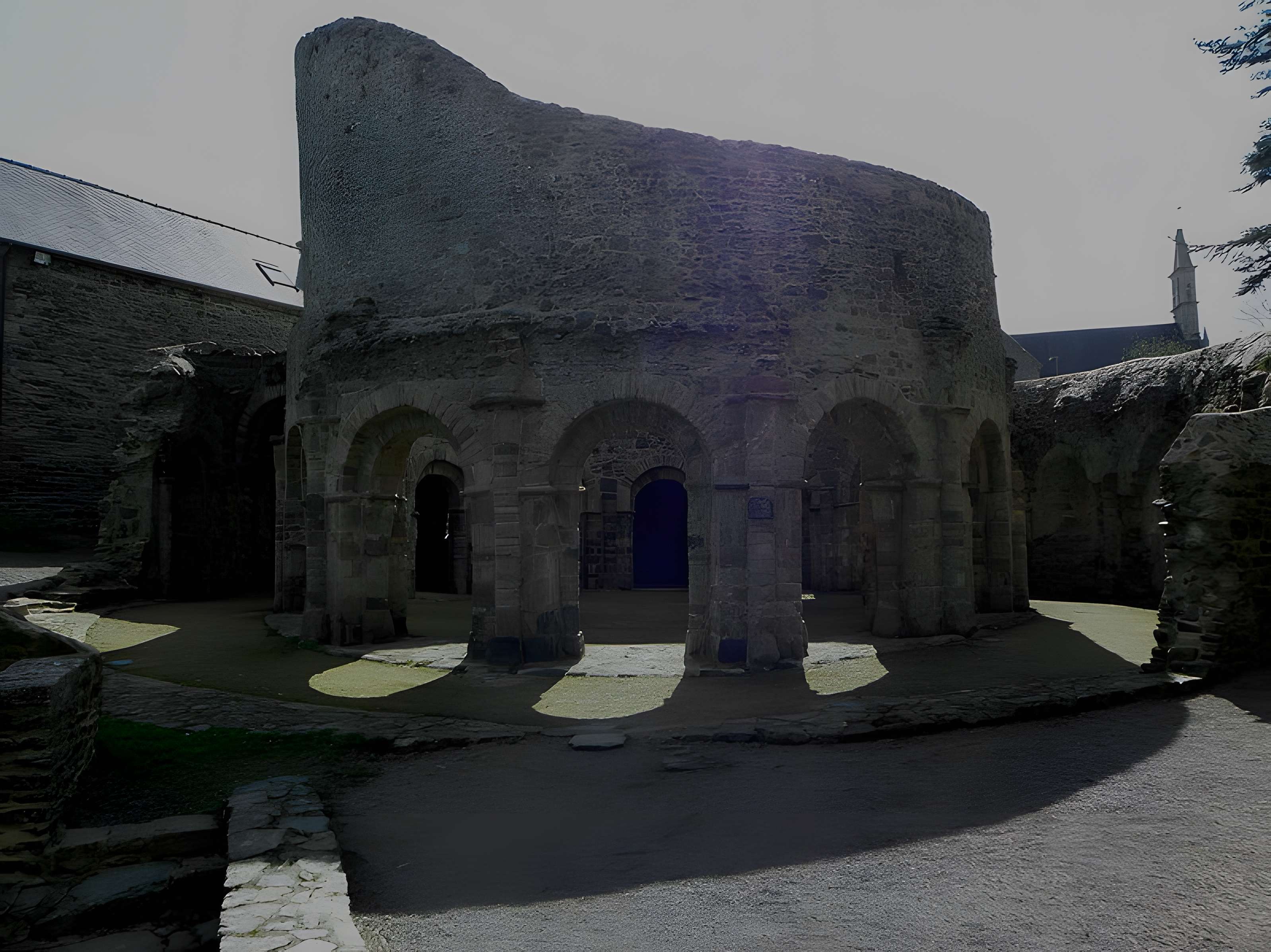 Ruines de la rotonde dite Temple de Lanleff