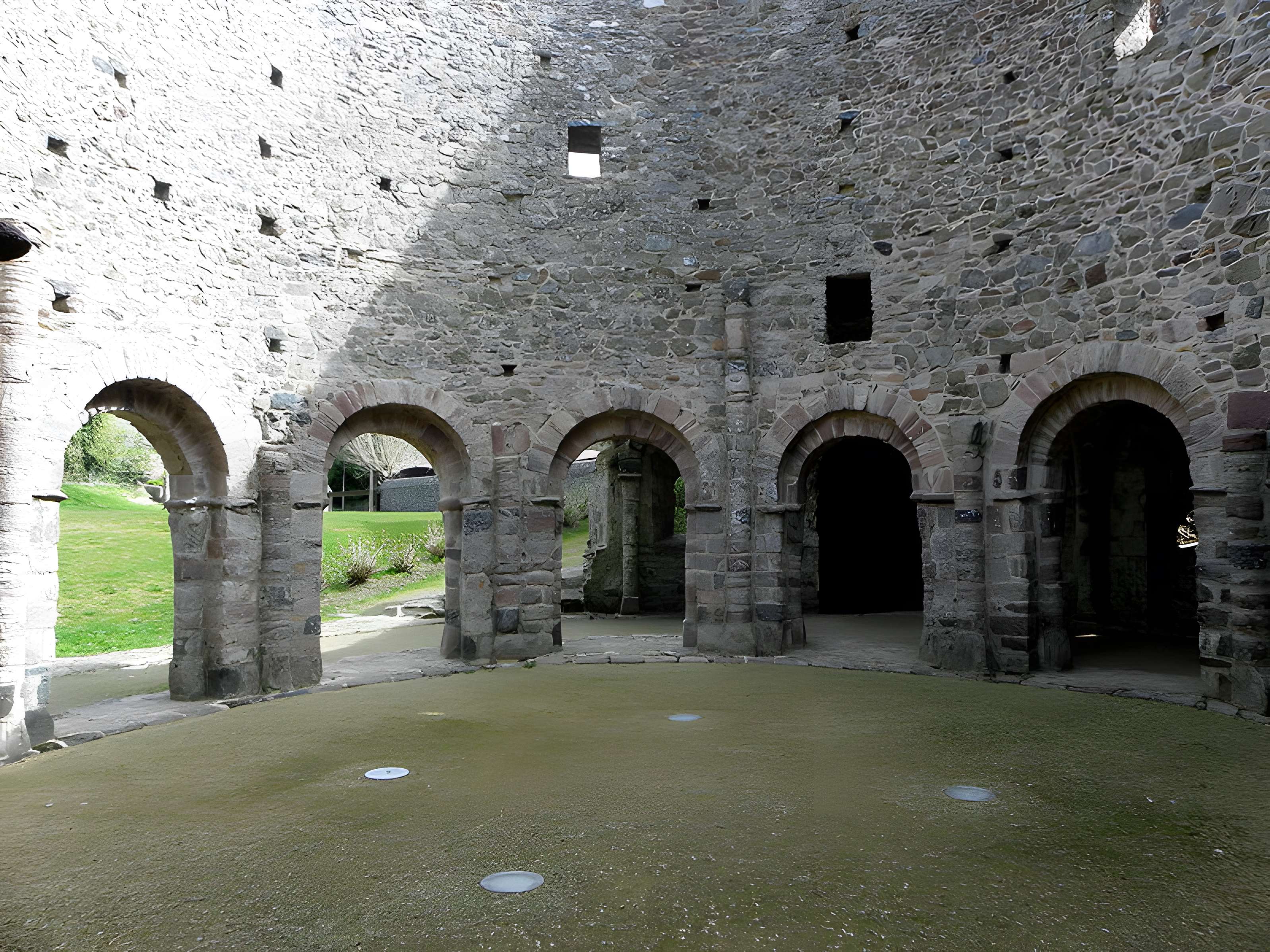 Ruines de la rotonde dite Temple de Lanleff