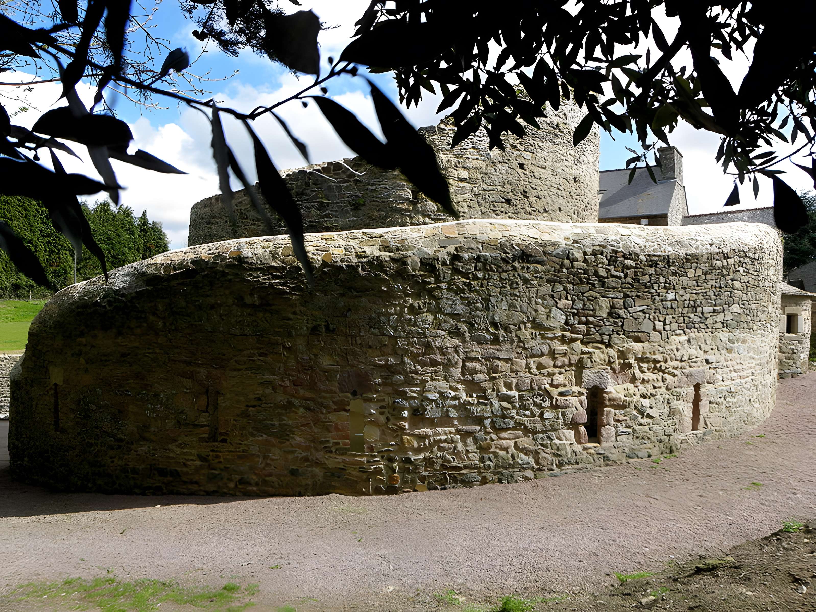 Ruines de la rotonde dite Temple de Lanleff