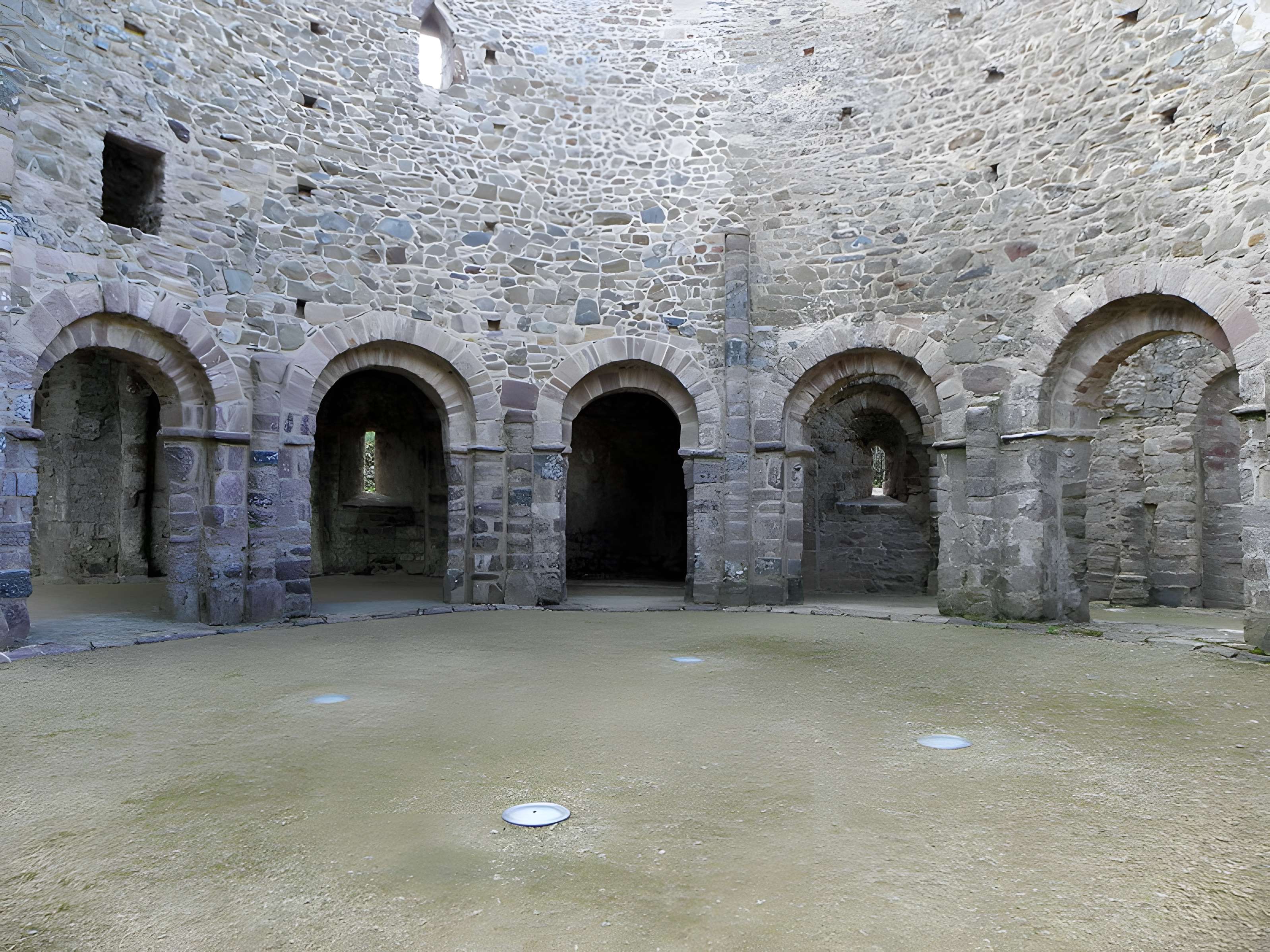 Ruines de la rotonde dite Temple de Lanleff