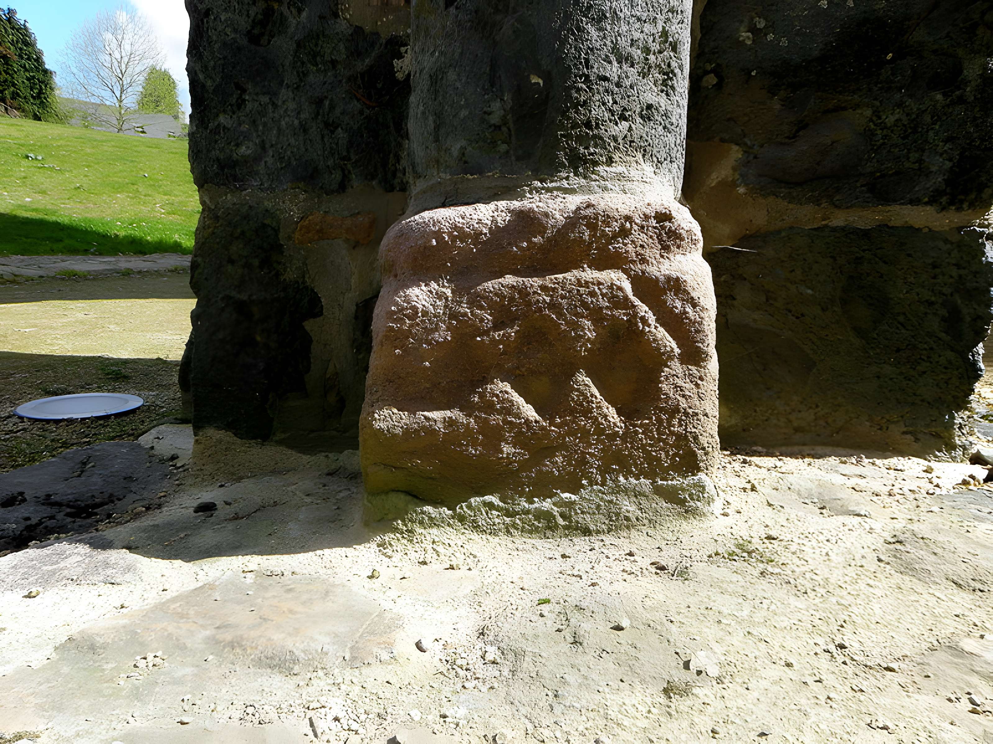 Ruines de la rotonde dite Temple de Lanleff