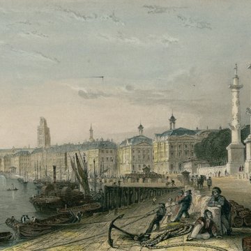 Les colonnes rostrales Place des Quinconces à Bordeaux