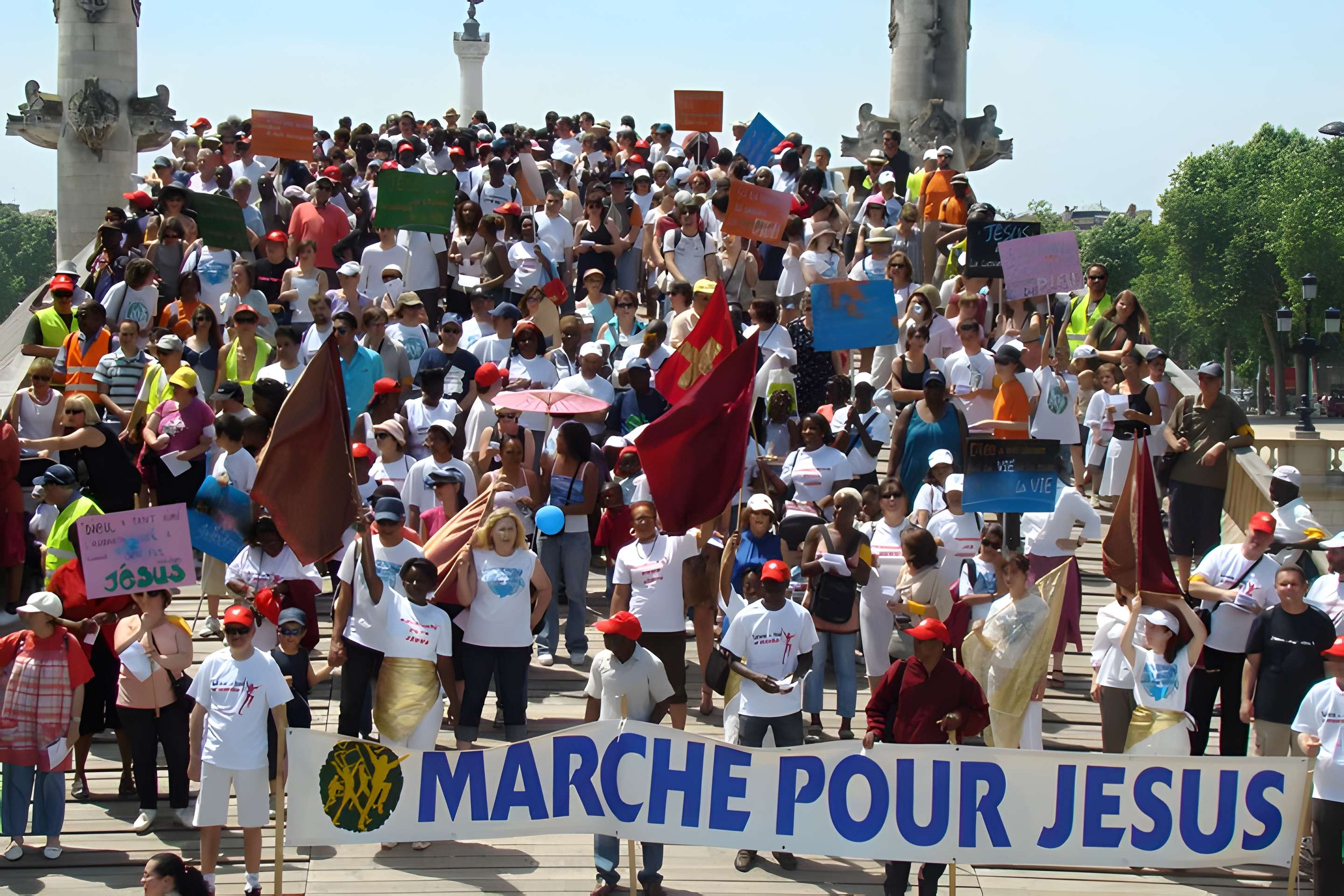 Les colonnes rostrales Place des Quinconces à Bordeaux