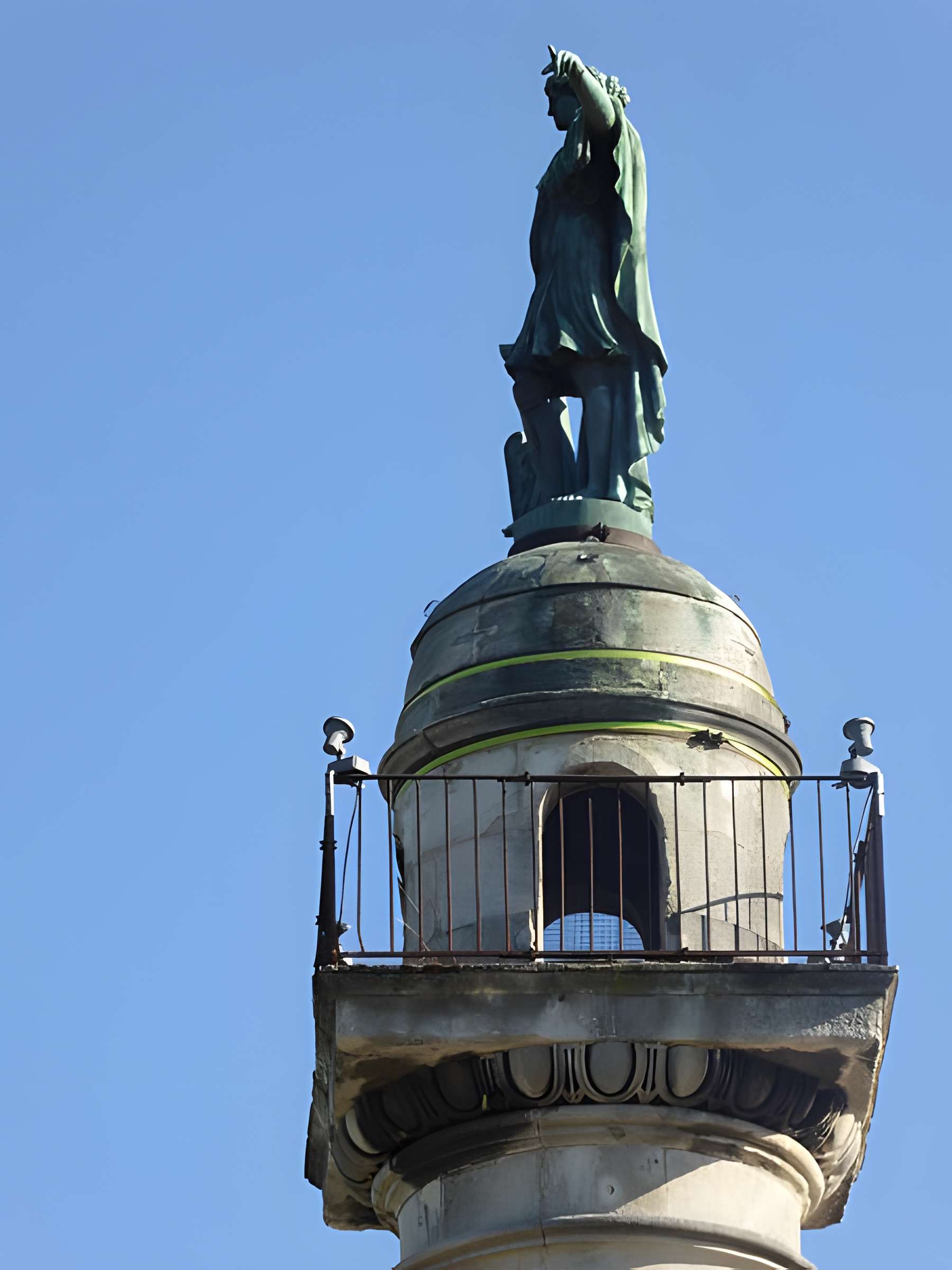 Les colonnes rostrales Place des Quinconces à Bordeaux