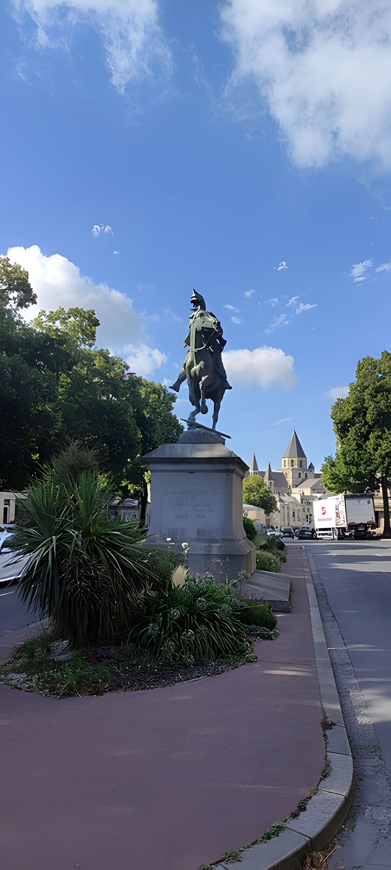 Statue de Duguesclin à Caen