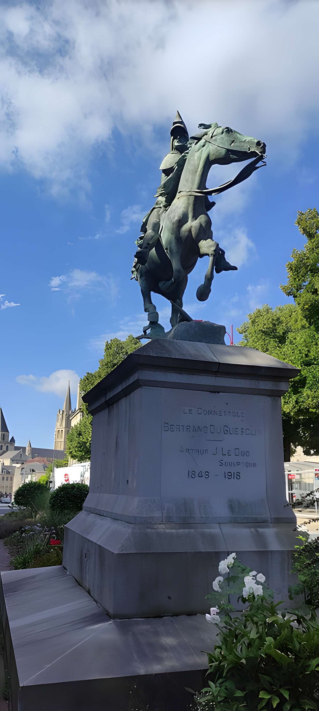 Statue de Duguesclin à Caen