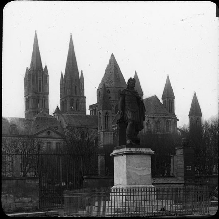 Photo de Statue de Louis XIV à Caen