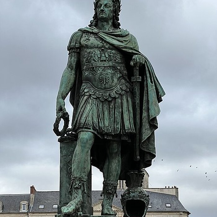 Photo de Statue de Louis XIV à Caen
