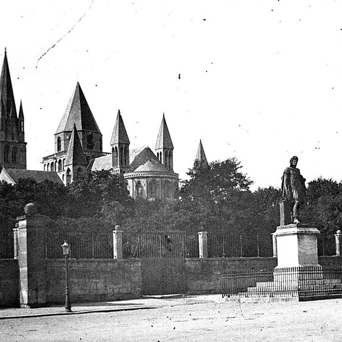 Photo de Statue de Louis XIV à Caen