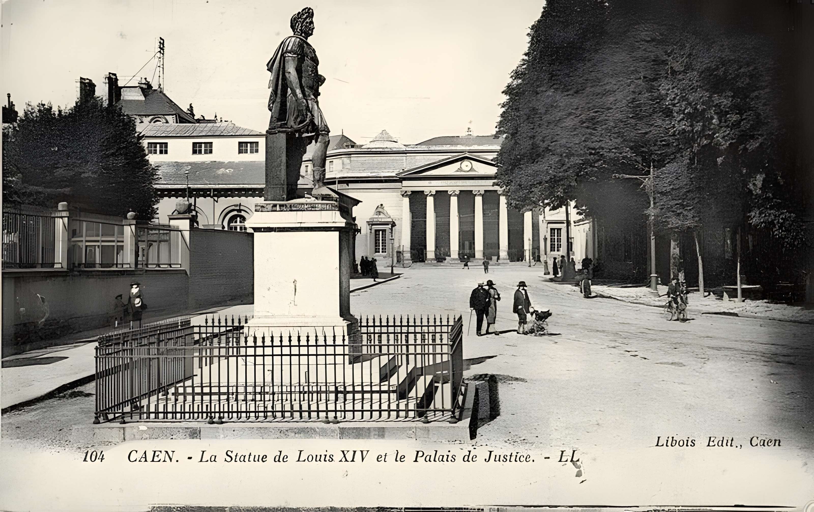 Statue de Louis XIV à Caen