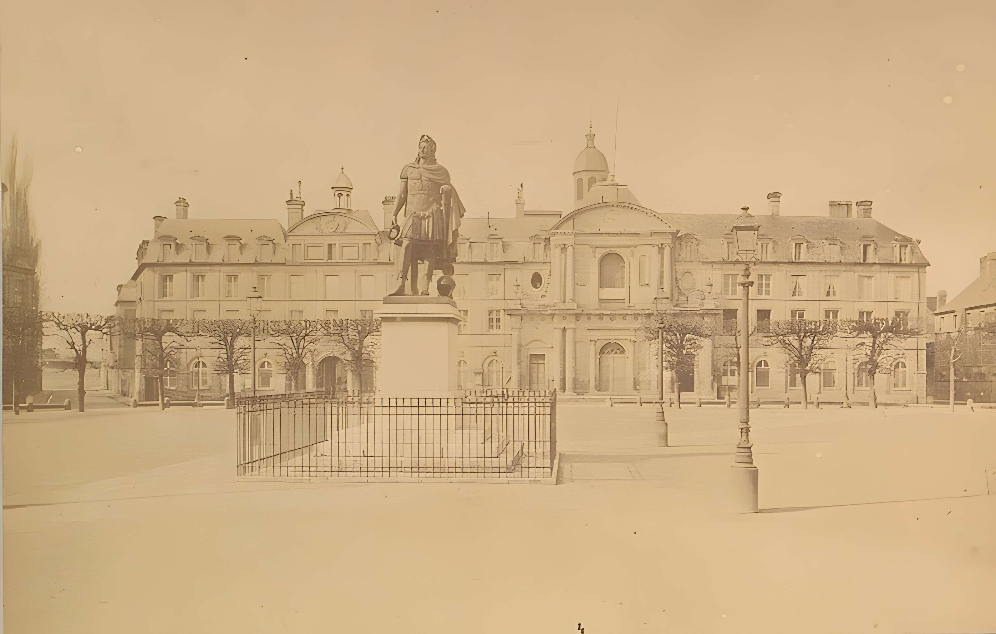 Statue de Louis XIV à Caen
