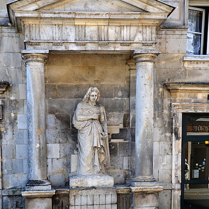 Photo de Statue de Racine à La Ferté-Milon